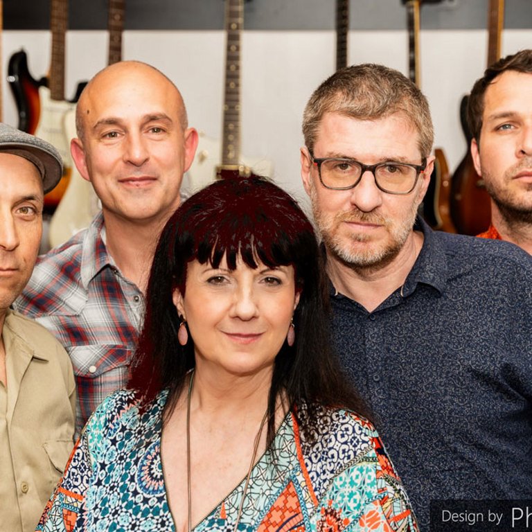 Gladys AMOROS et Michel FOIZON Quintet fêtent leur nouvel album "Golden Moments".
C’est avec une grande joie que nous venons à la Luna Negra vous présenter notre dernier album « Golden Moments ». Nous voulions nous entourer de nos talentueux amis, Nico Wayne TOUSSAINT, Abdell B BOP, Romain GRATALON pour vous livrer nos dernières compositions ou réorchestrations. Ce disque vient couronner une amitié de plus de 25 ans qui unit chaque intervenant de cet opus, dans la musique qui nous fait vibrer : le Blues et quelques-unes de ses ramifications. 

"Golden moments" a été élu meilleur album Blues de la fin d'année 2023 et est sélectionné pour concourir pour le prix du meilleur album Blues de l'année ! 

Avec Gladys AMOROS, Michel FOIZON, Nico Wayne TOUSSAINT, Abdell B BOP, Romain GRATALON

Durée du spectacle : 1H30