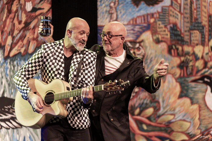 PLUME, L’OISEAU CHANTEUR